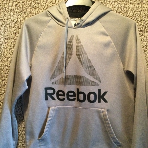Reebok Tops - Reebok Sweatshirt/Hoodie
